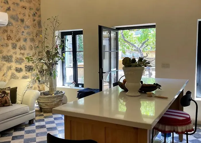 Merian's House فيلة *